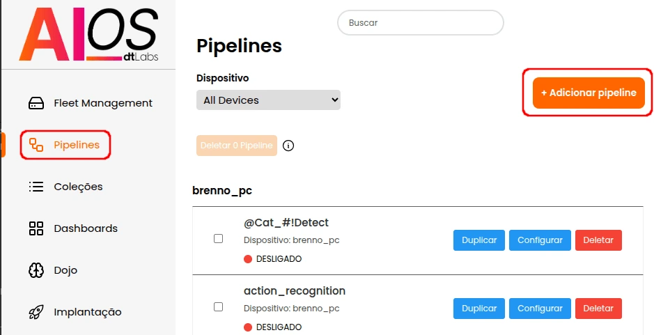 Tela do sistema AIOS exibindo a seção "Pipelines", com a opção de filtrar por dispositivo e um botão destacado em laranja "+ Adicionar pipeline" no canto superior direito. No menu lateral, o item "Pipelines" está destacado em vermelho. Abaixo, dois pipelines do dispositivo "brenno_pc" aparecem listados, mostrando opções para duplicar, configurar ou deletar e o status "DESLIGADO".