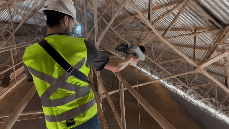 Mapeamento com LiDAR de um silo de grãos.